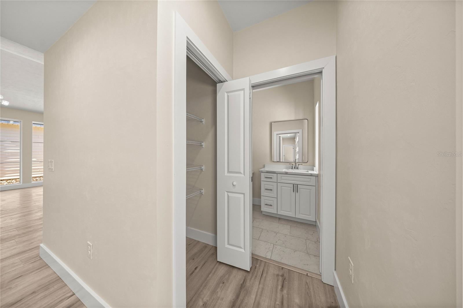 GLORIAS WAY - Residential