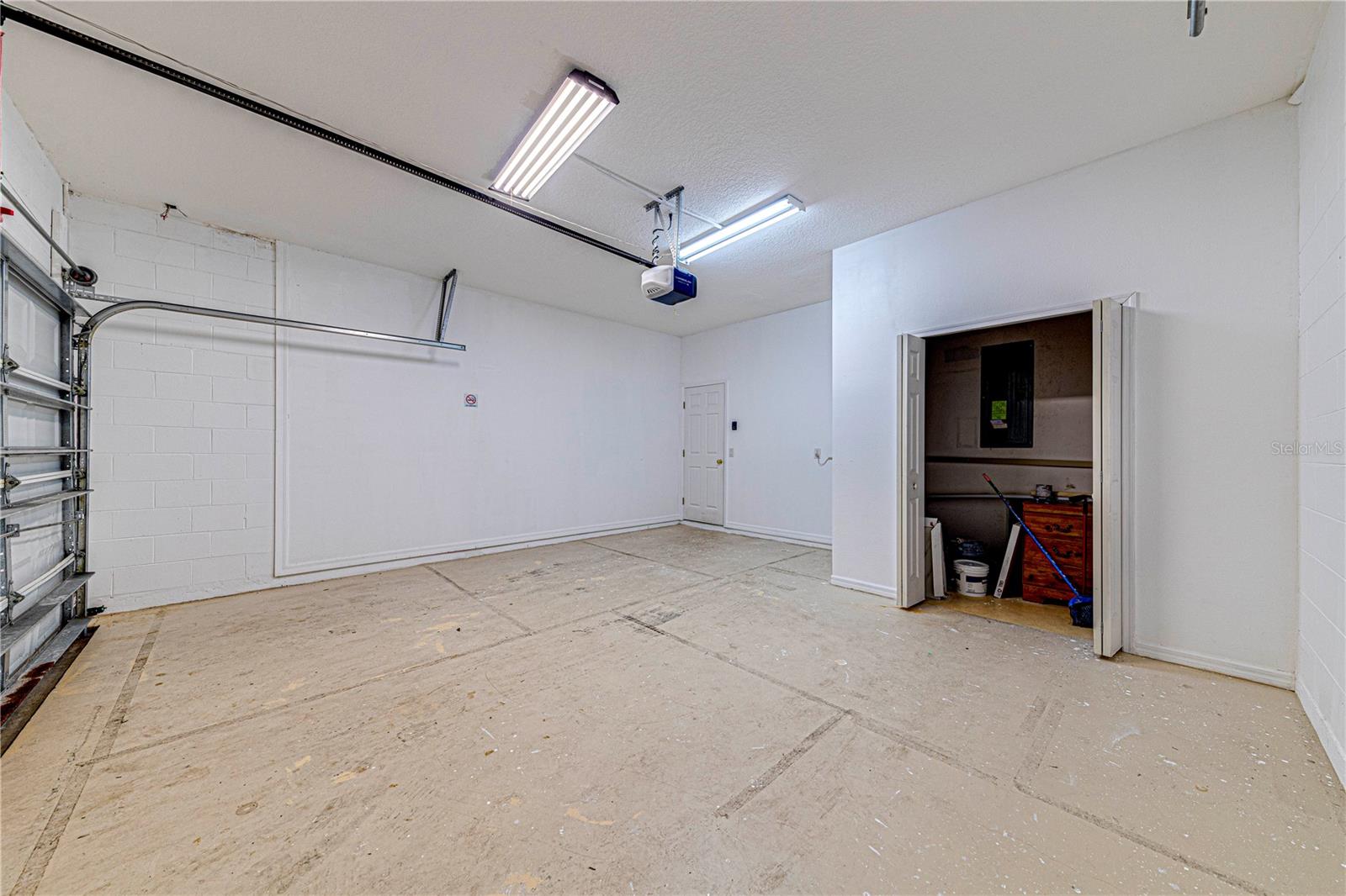 CALABAY PARC - Residential Lease