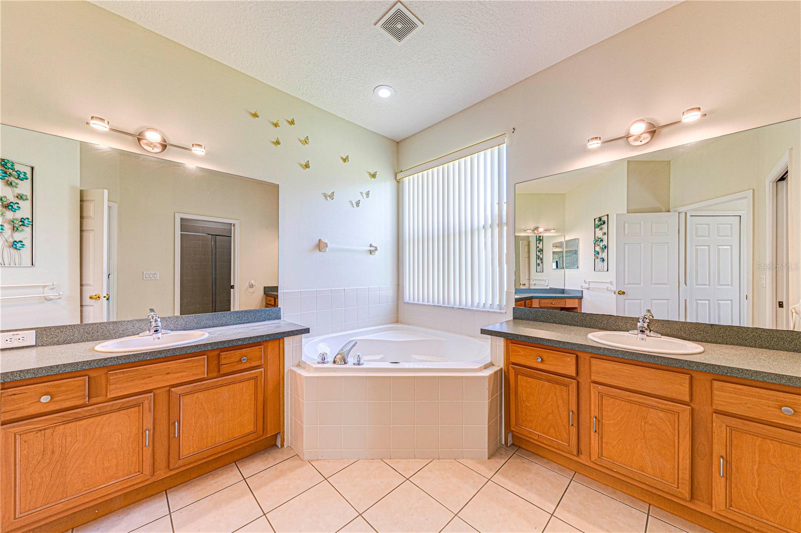 CALABAY PARC - Residential Lease