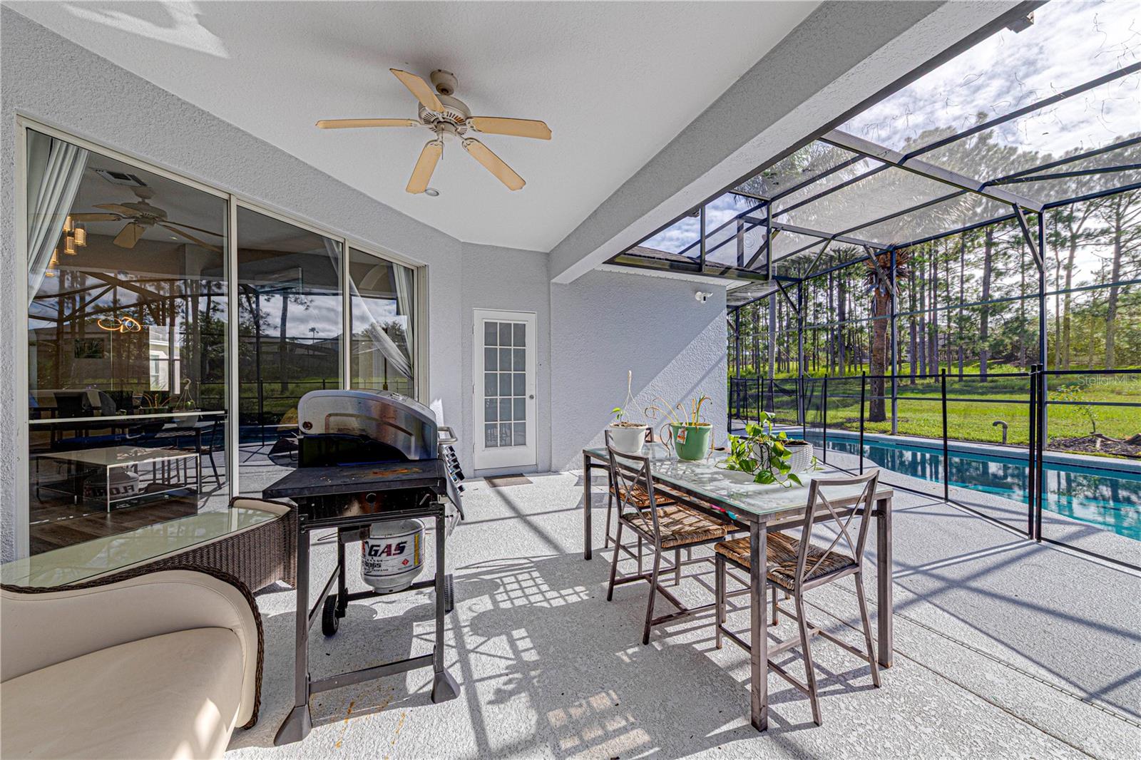 CALABAY PARC - Residential Lease