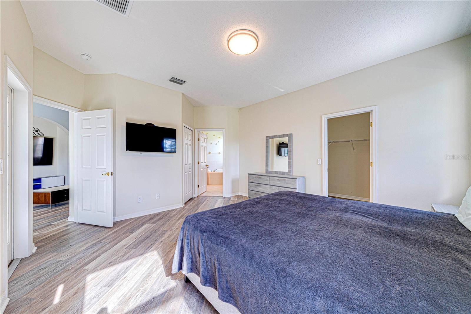 CALABAY PARC - Residential Lease