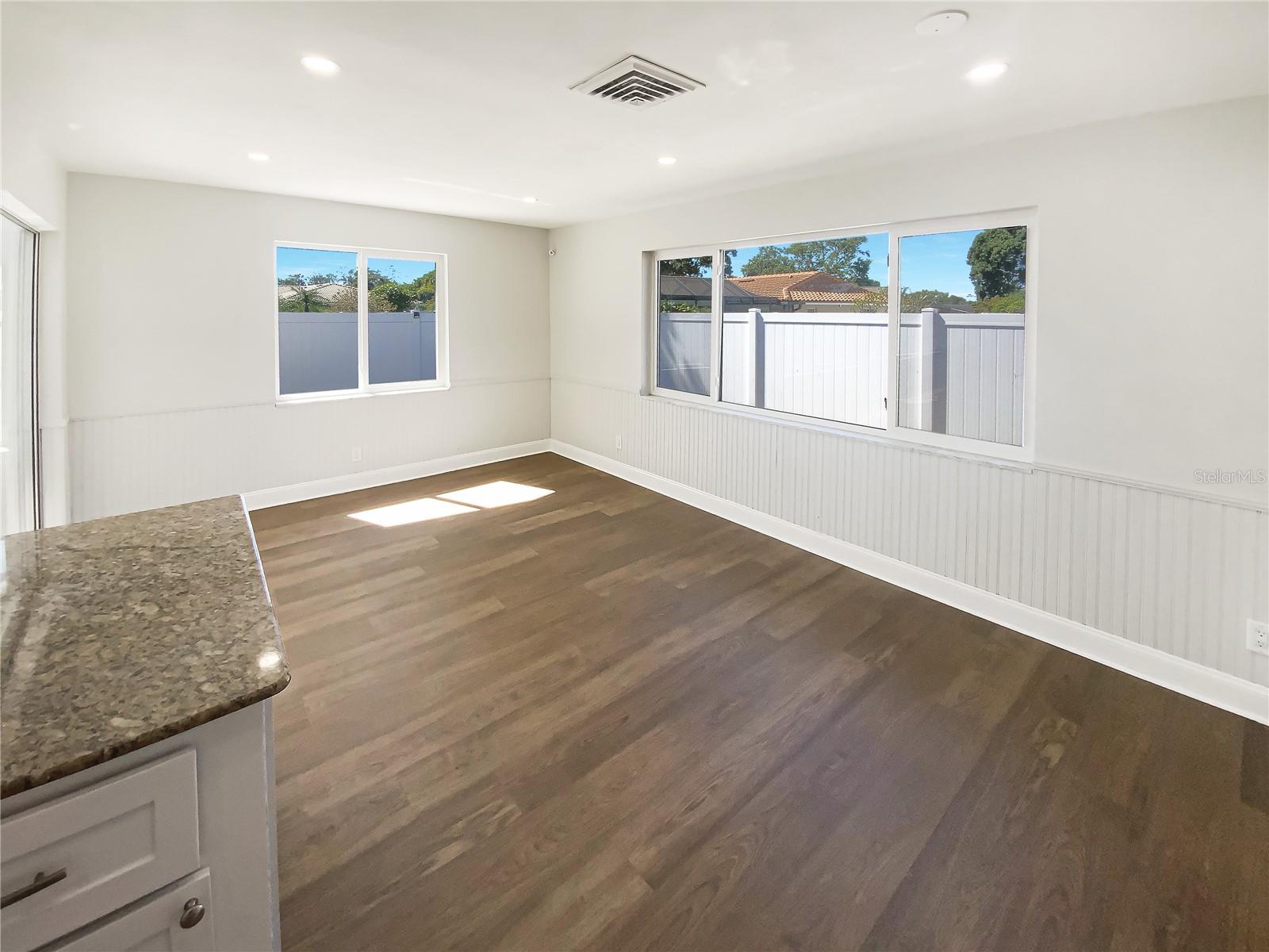 HOLIDAY GROVES - Residential