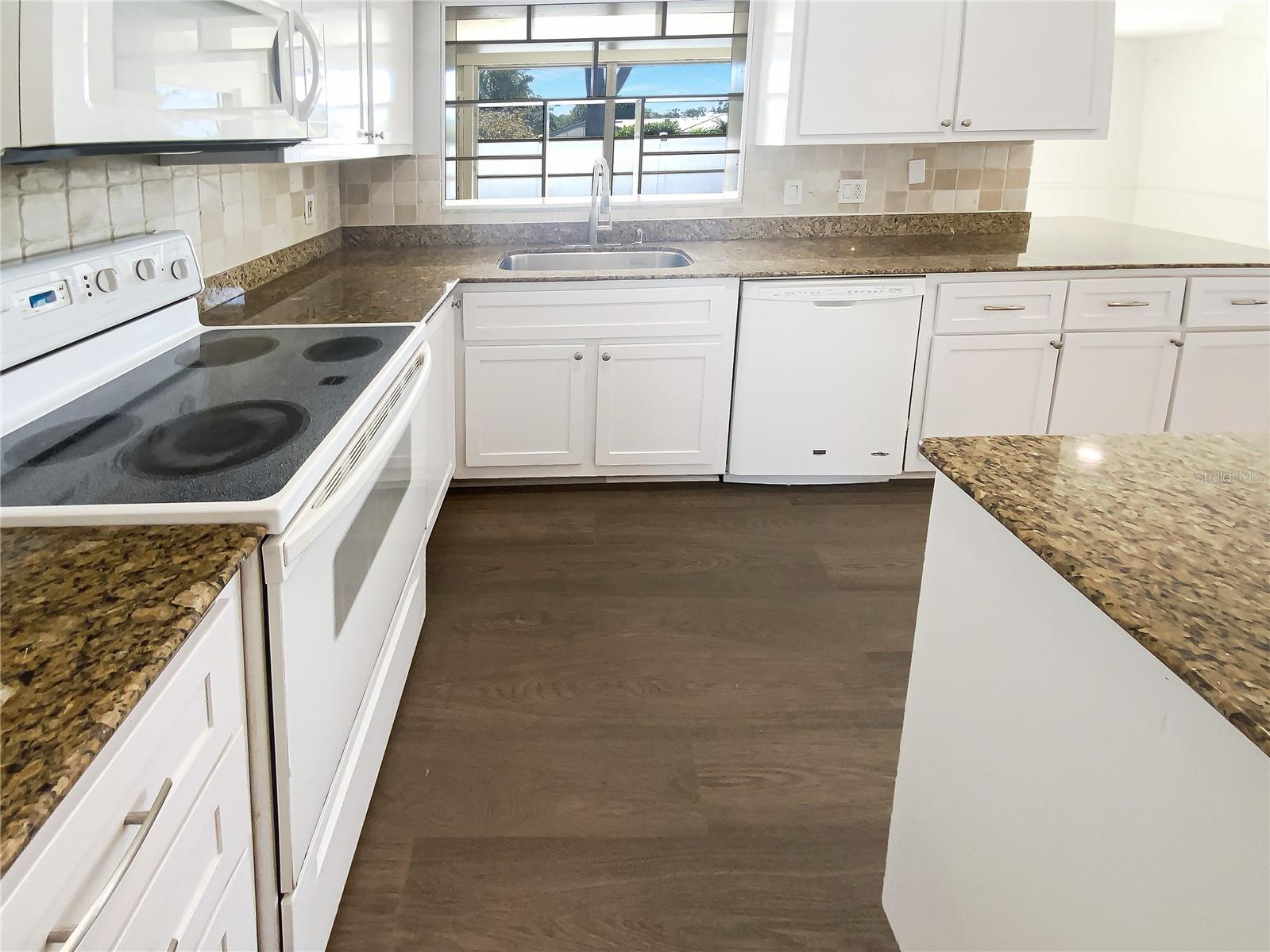 HOLIDAY GROVES - Residential