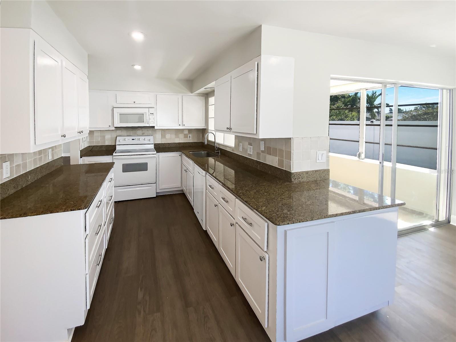 HOLIDAY GROVES - Residential