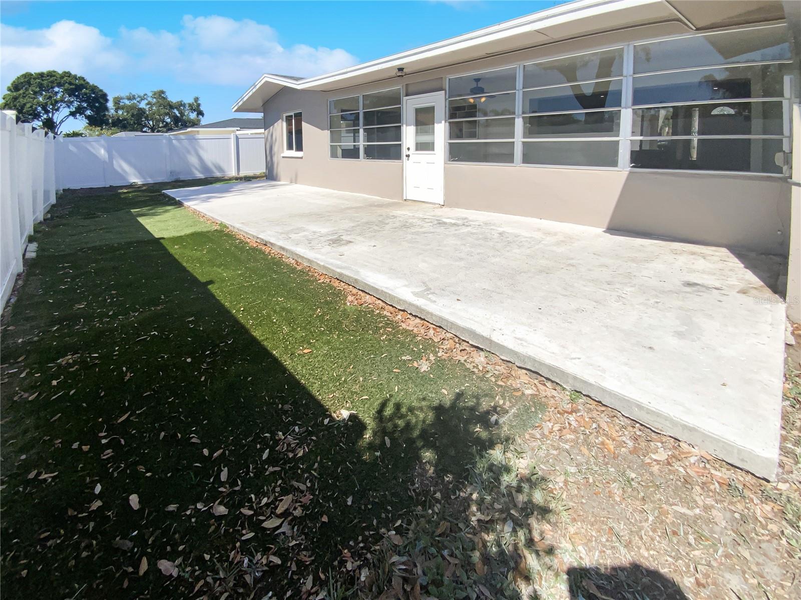 HOLIDAY GROVES - Residential