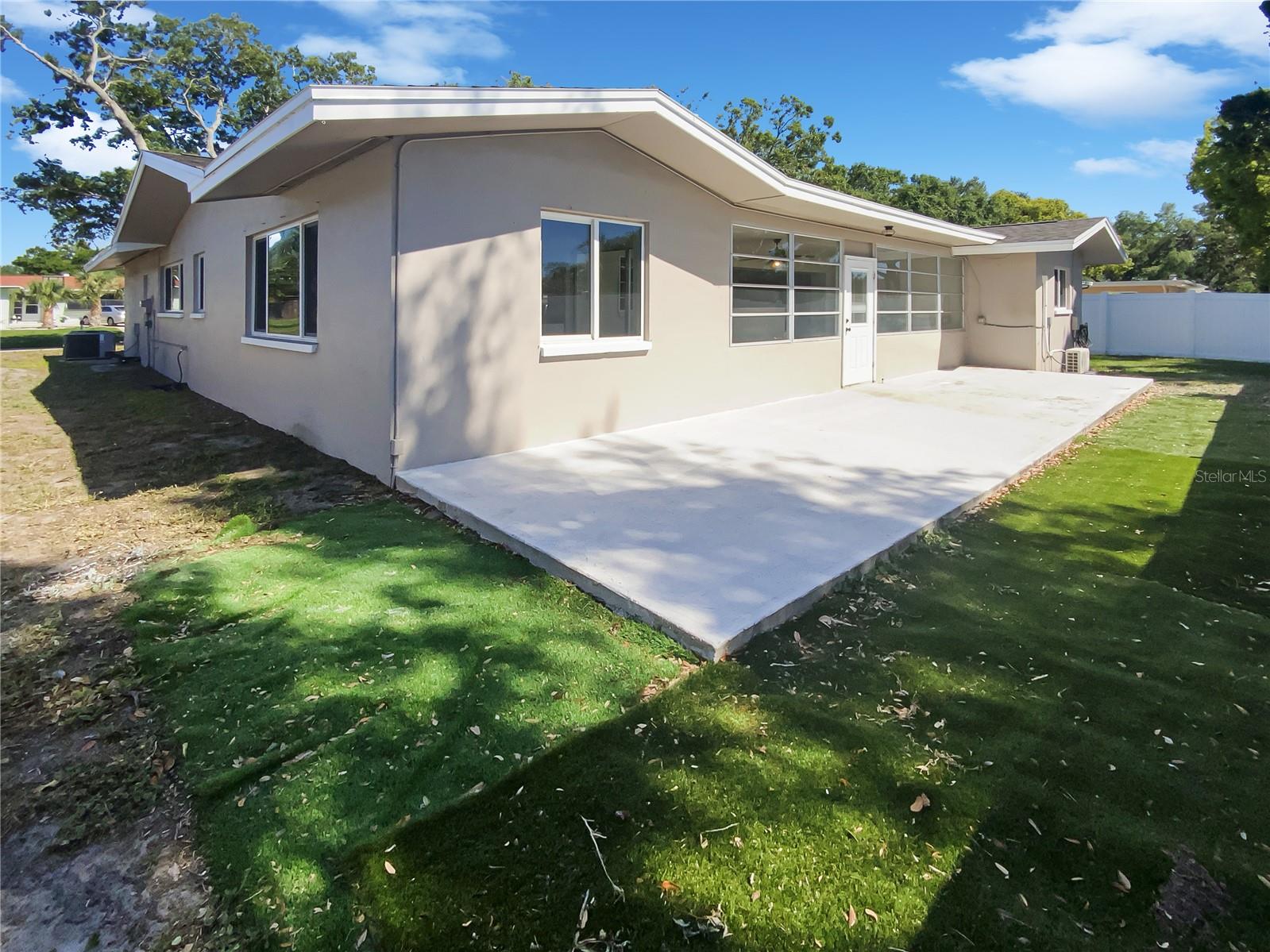 HOLIDAY GROVES - Residential