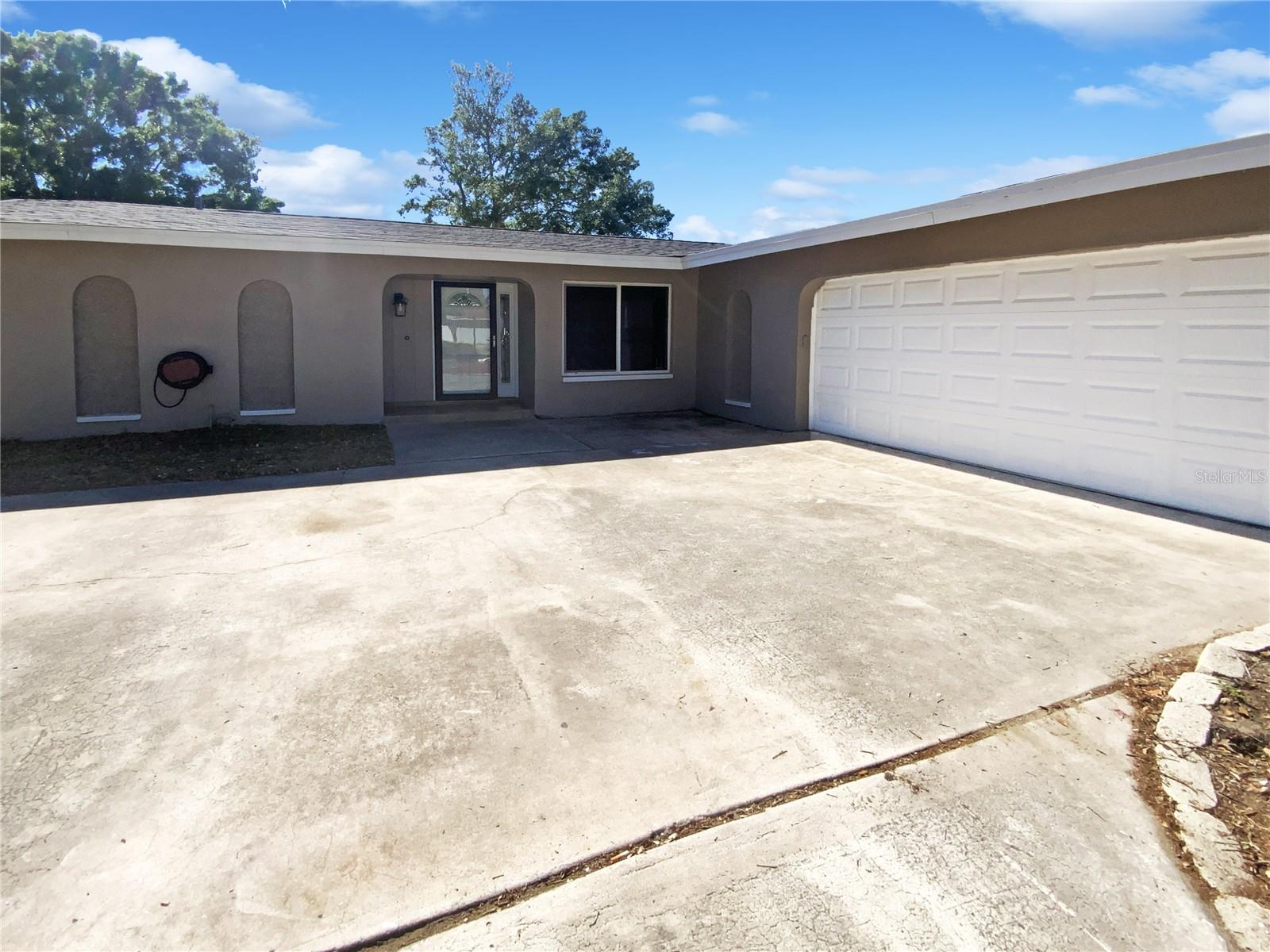 HOLIDAY GROVES - Residential