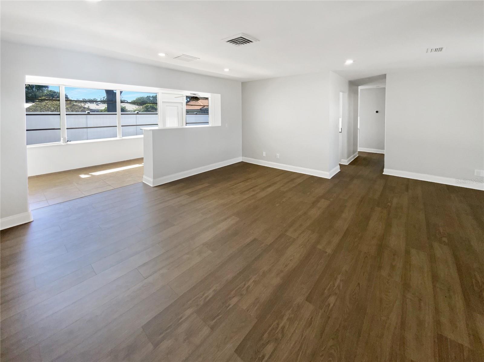 HOLIDAY GROVES - Residential