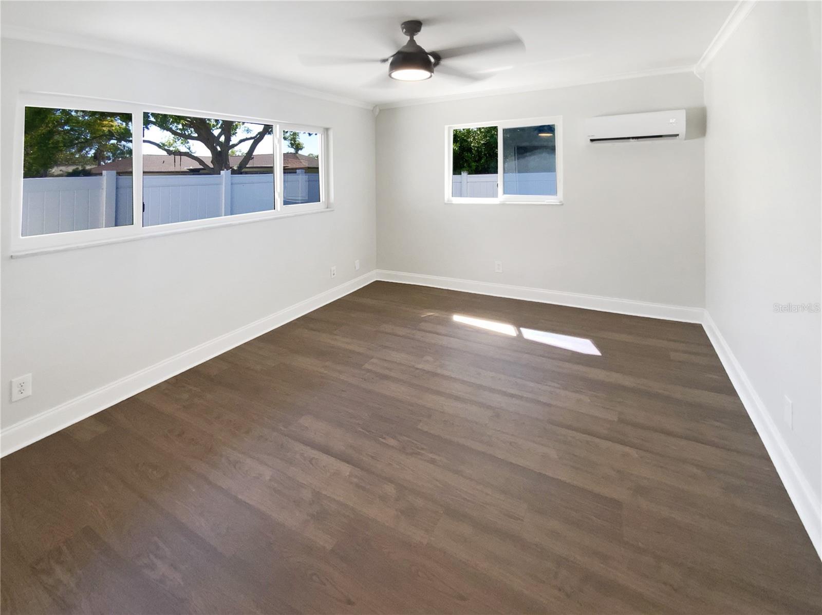 HOLIDAY GROVES - Residential