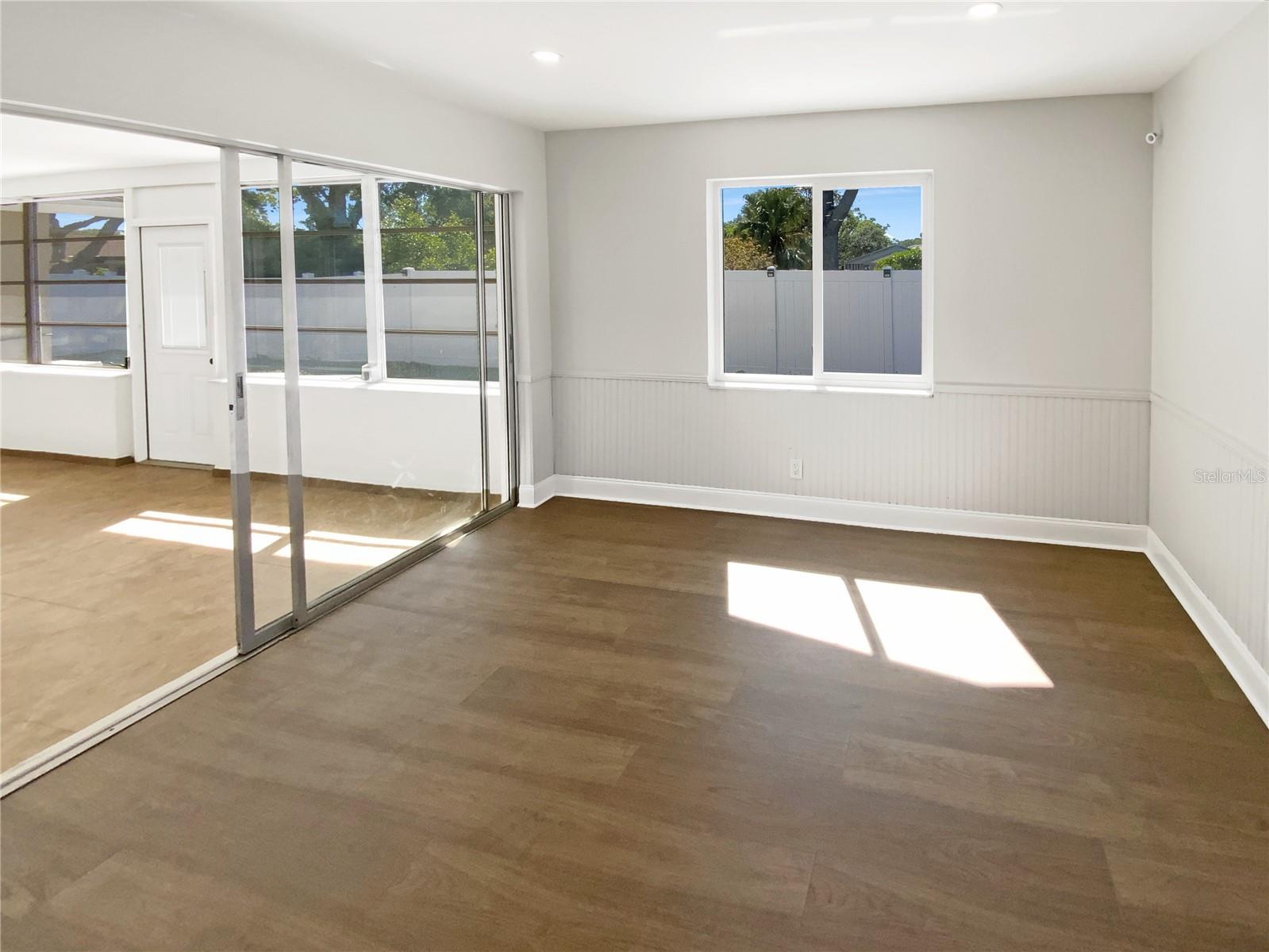 HOLIDAY GROVES - Residential