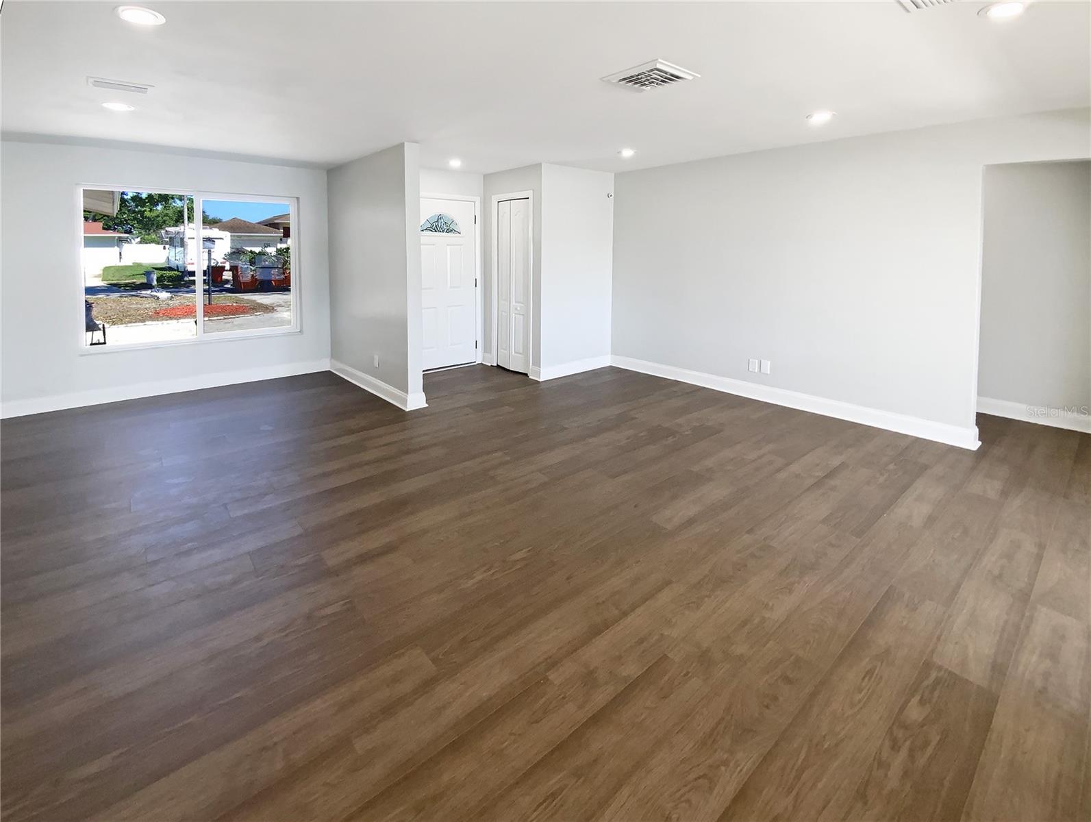 HOLIDAY GROVES - Residential