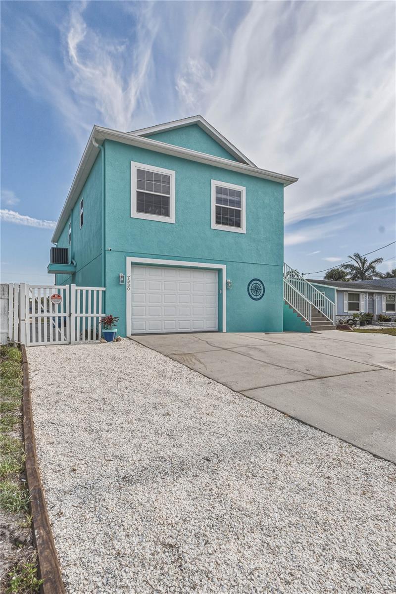 Photo of 7330 New York Avenue, Hudson, FL 34667 (MLS # TB8549503)