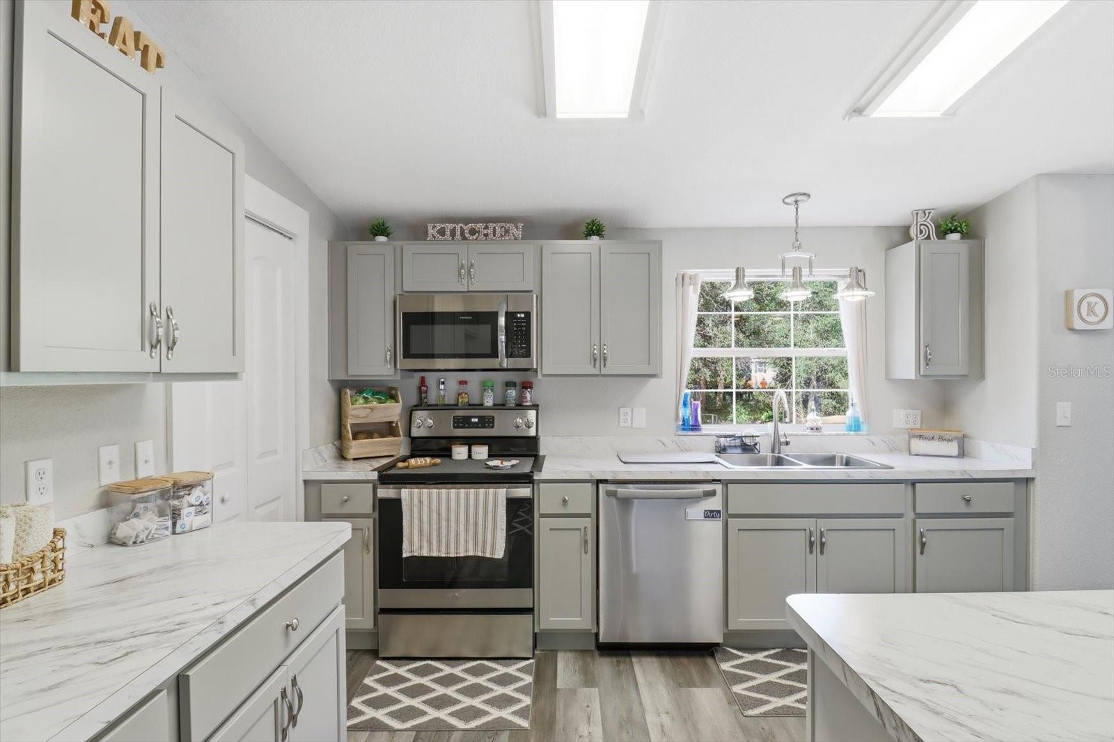 HOLIDAY HEIGHTS - Residential