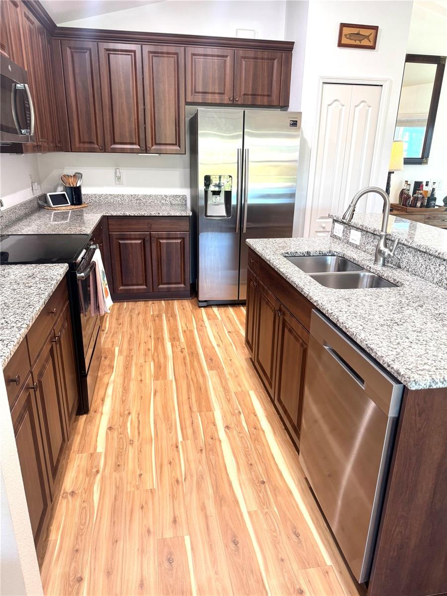 3828 SHIMMERING OAKS DRIVE