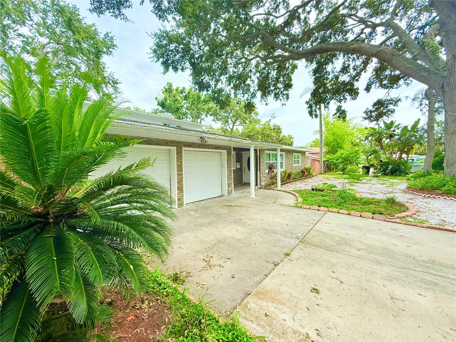 1557 ROBINSON DRIVE N