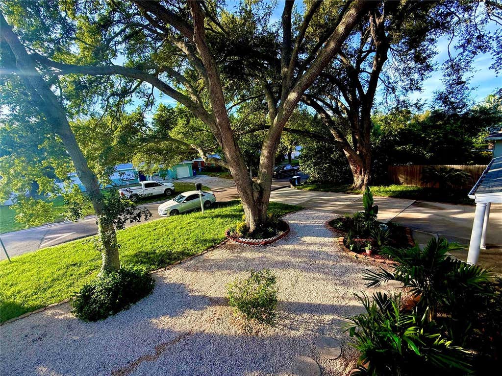 Photo of 1557 Robinson Drive N, St Petersburg, FL 33710 (MLS # TB8536932)