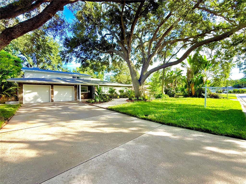 Photo of 1557 Robinson Drive N, St Petersburg, FL 33710 (MLS # TB8536932)