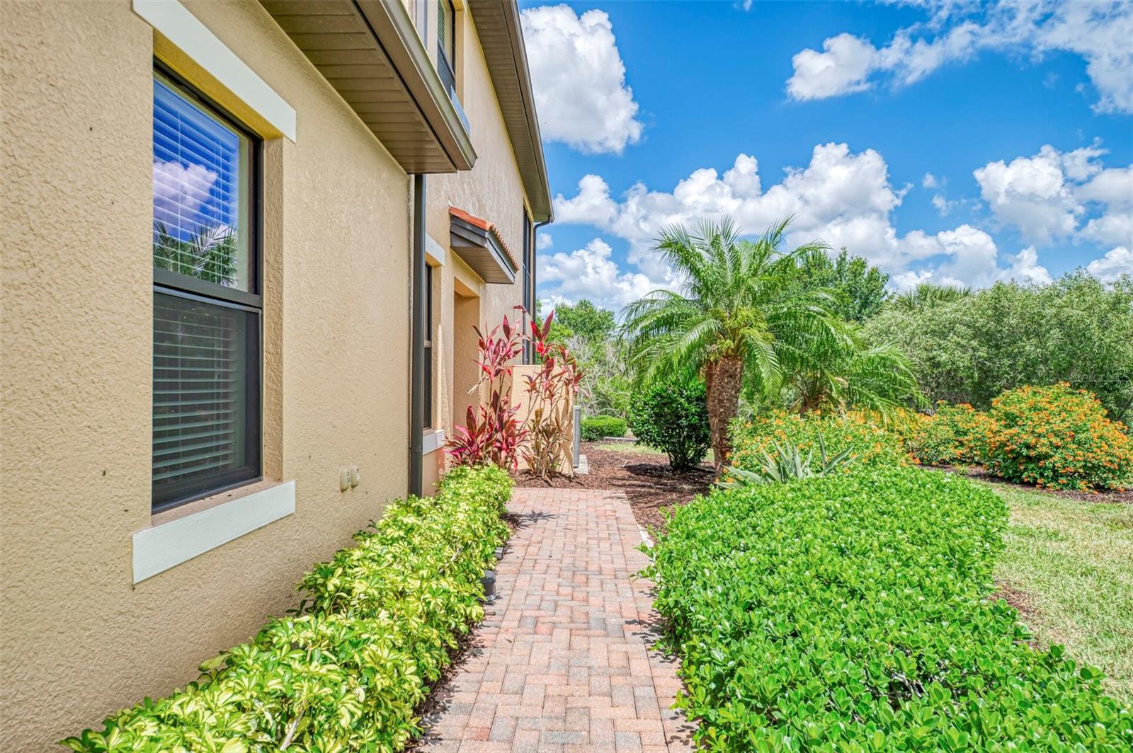 OAK RUN IV AT SARASOTA NATIONAL - Residential