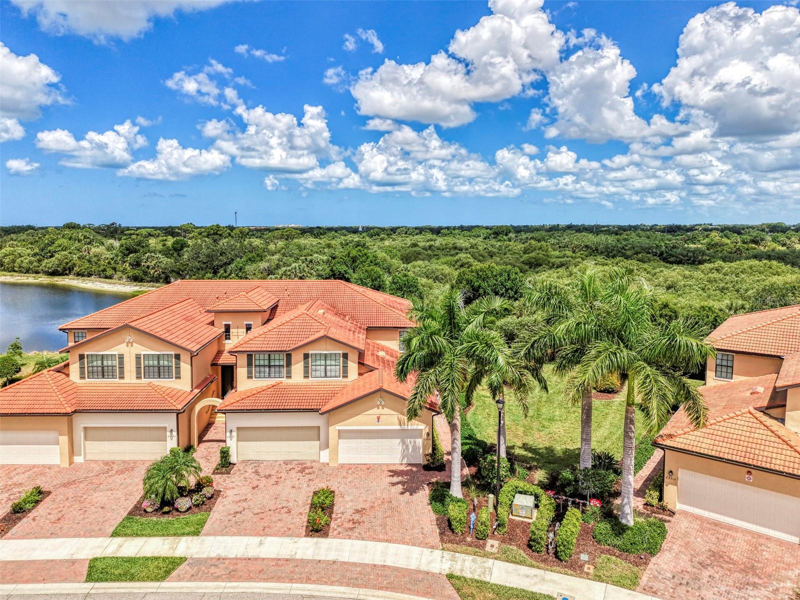 OAK RUN IV AT SARASOTA NATIONAL - Residential