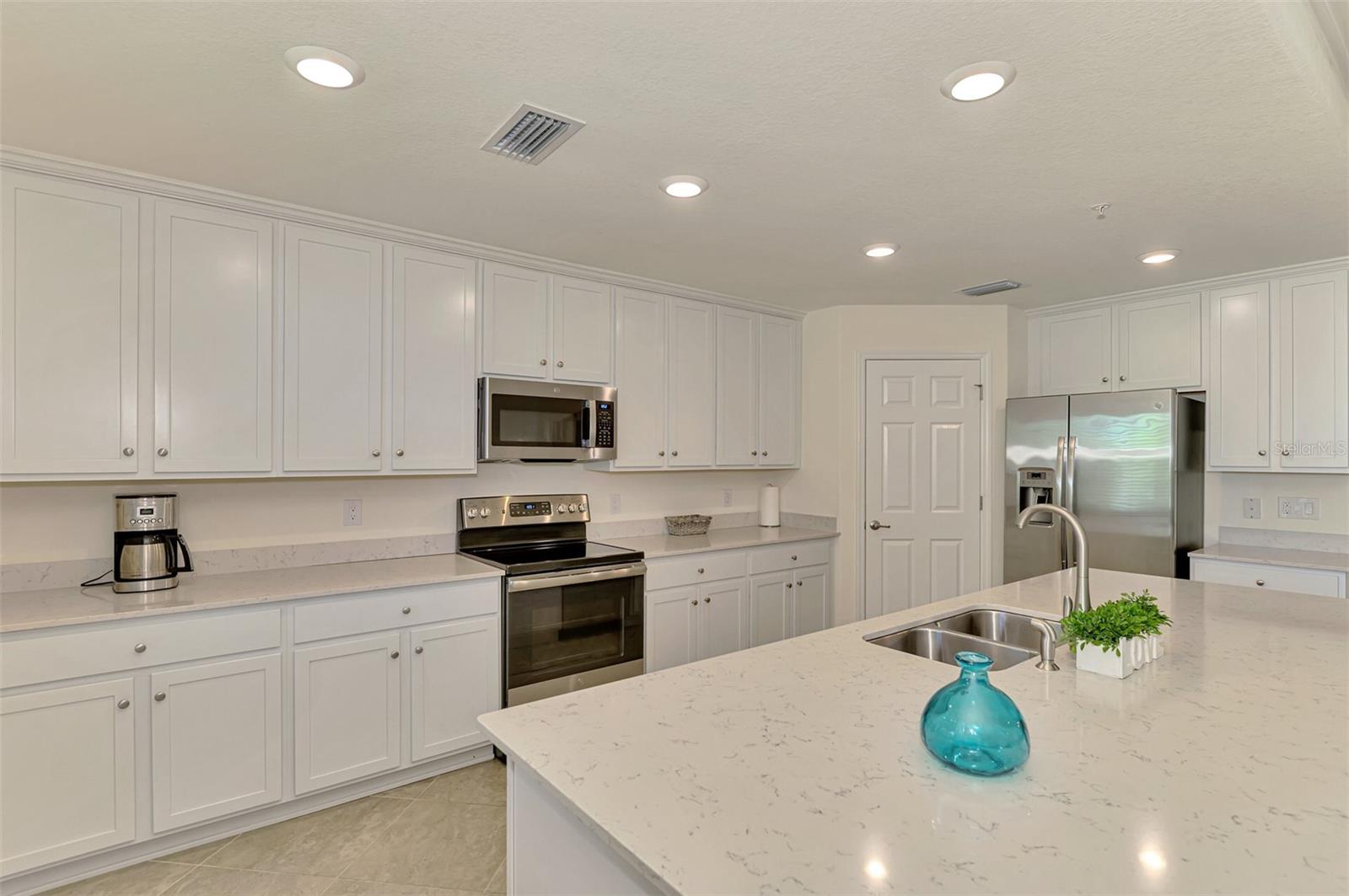 OAK RUN IV AT SARASOTA NATIONAL - Residential