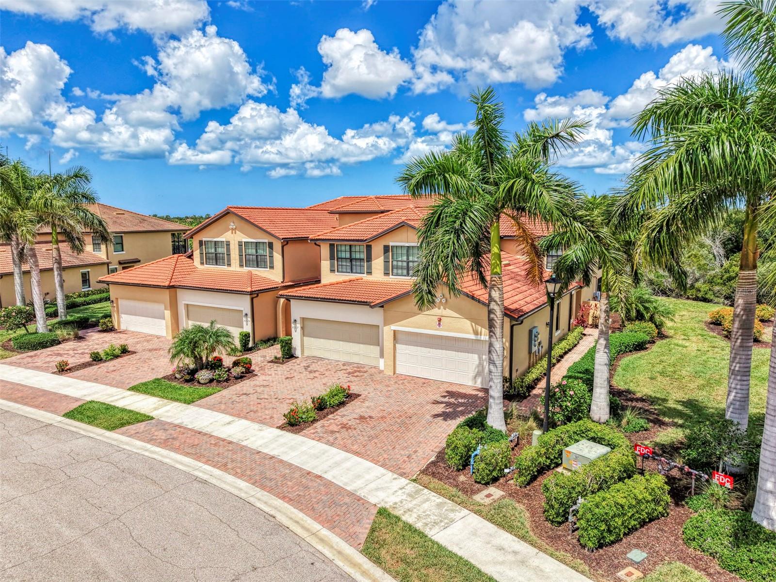 OAK RUN IV AT SARASOTA NATIONAL - Residential