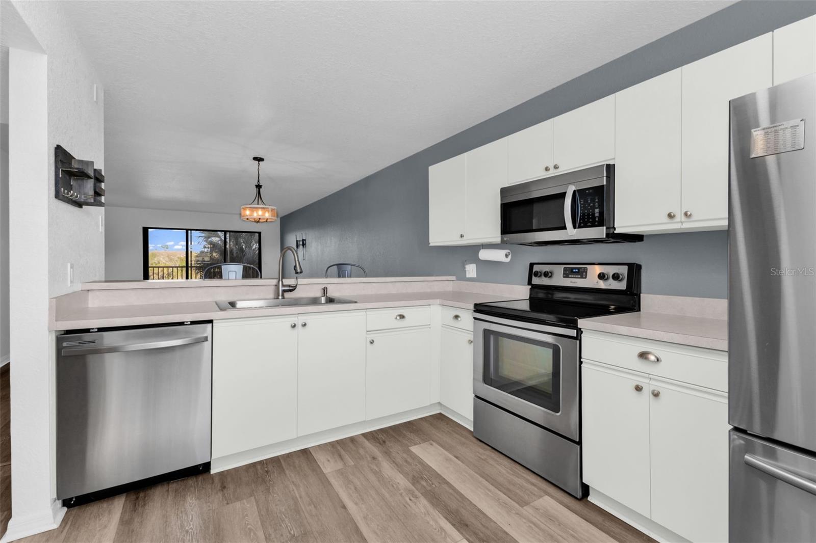 175 KINGS HIGHWAY B6-526