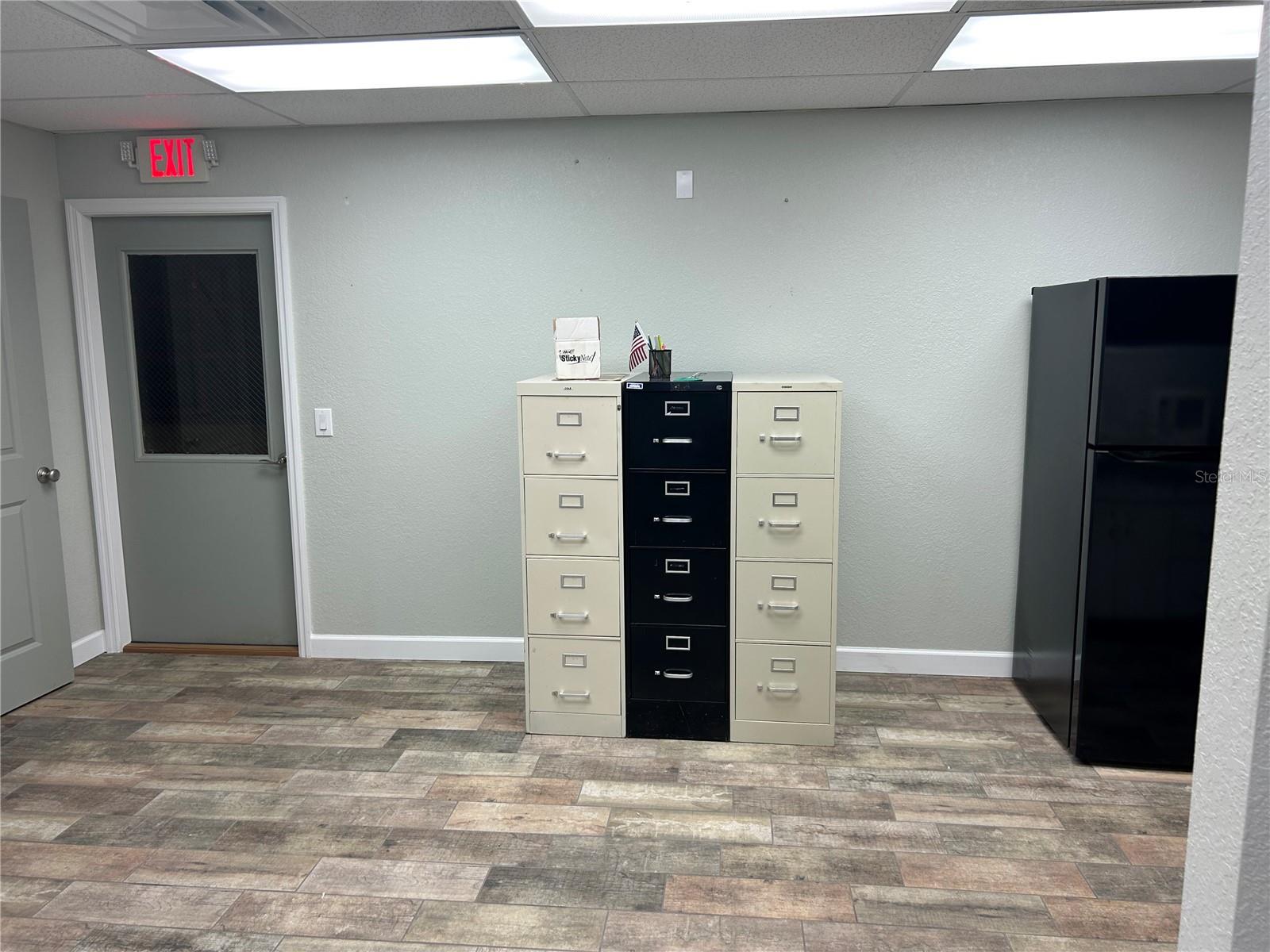 WESTSIDE COMM CENTER - Commercial Lease