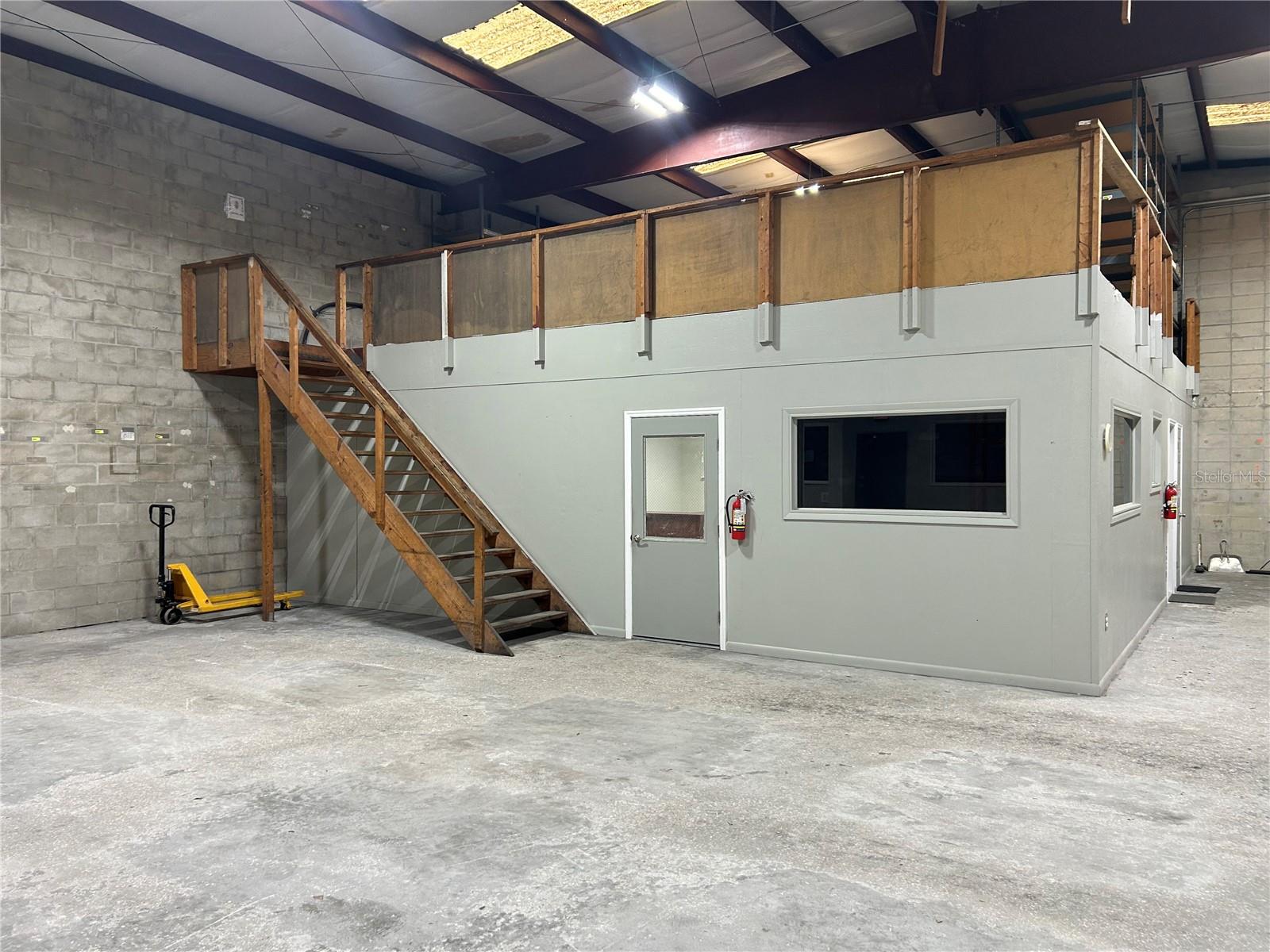 WESTSIDE COMM CENTER - Commercial Lease