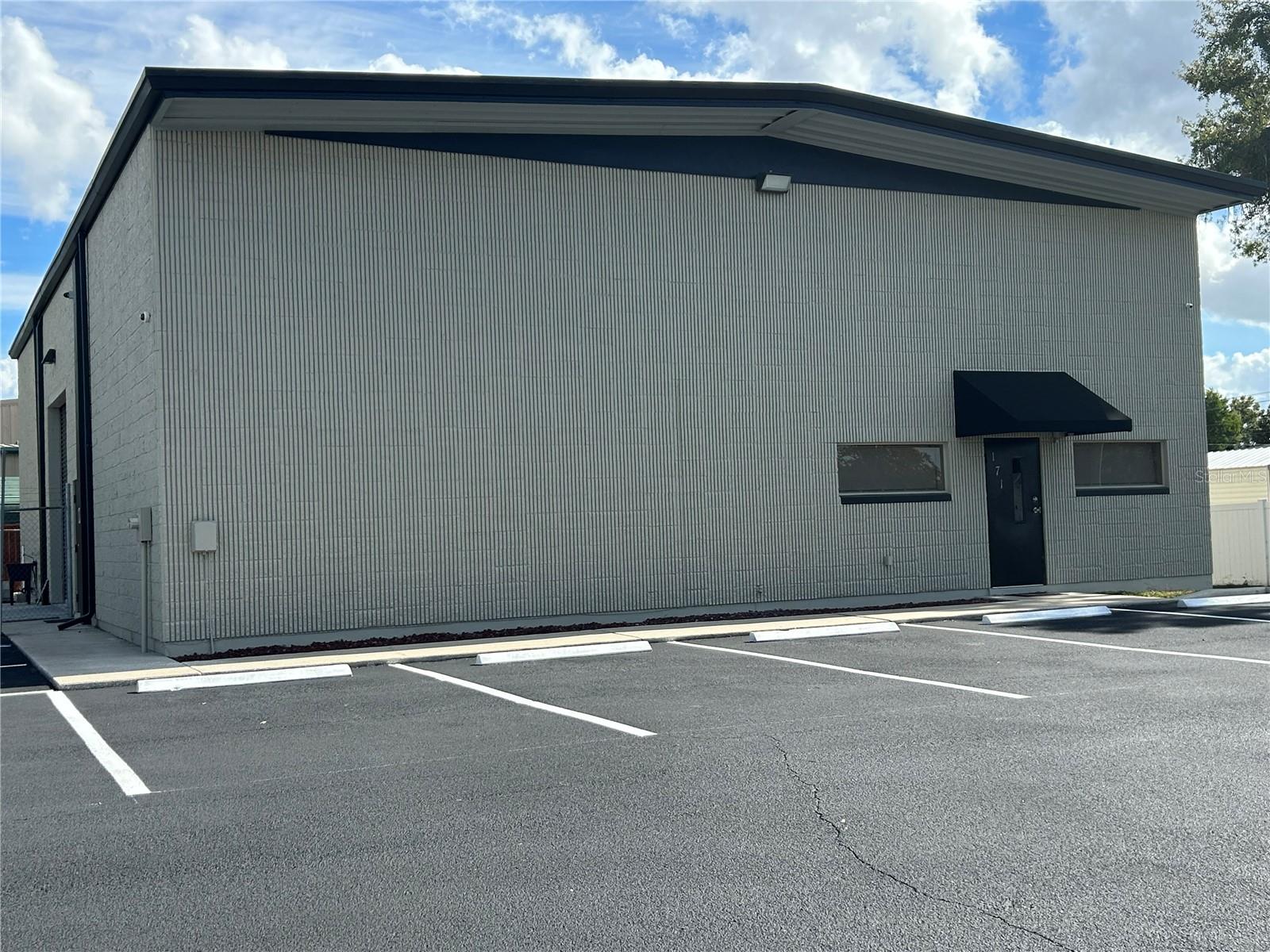 WESTSIDE COMM CENTER - Commercial Lease