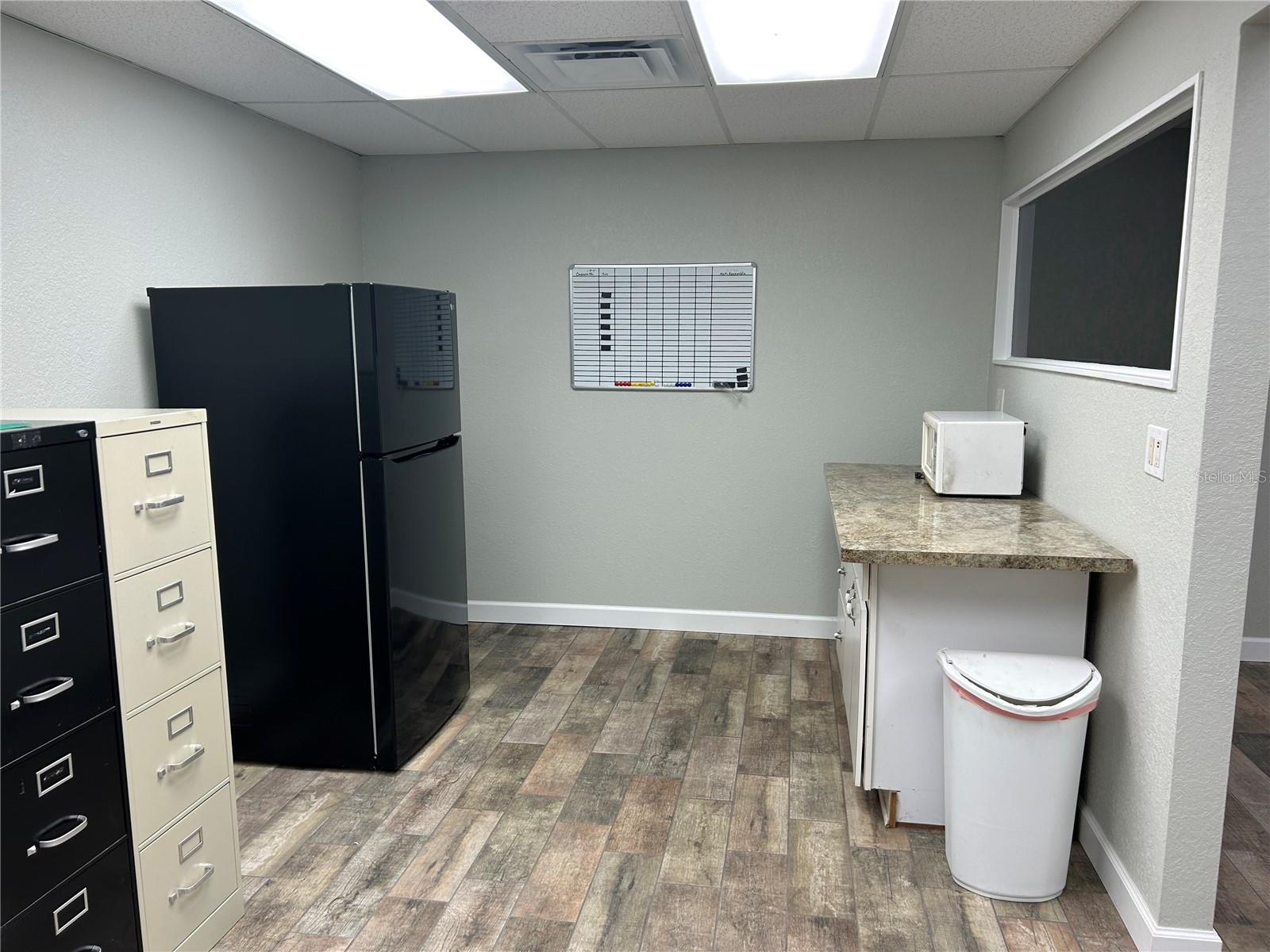 WESTSIDE COMM CENTER - Commercial Lease