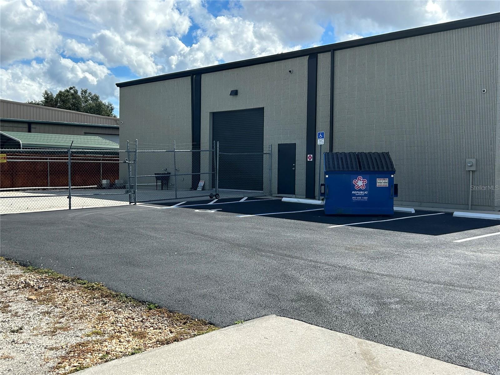 WESTSIDE COMM CENTER - Commercial Lease