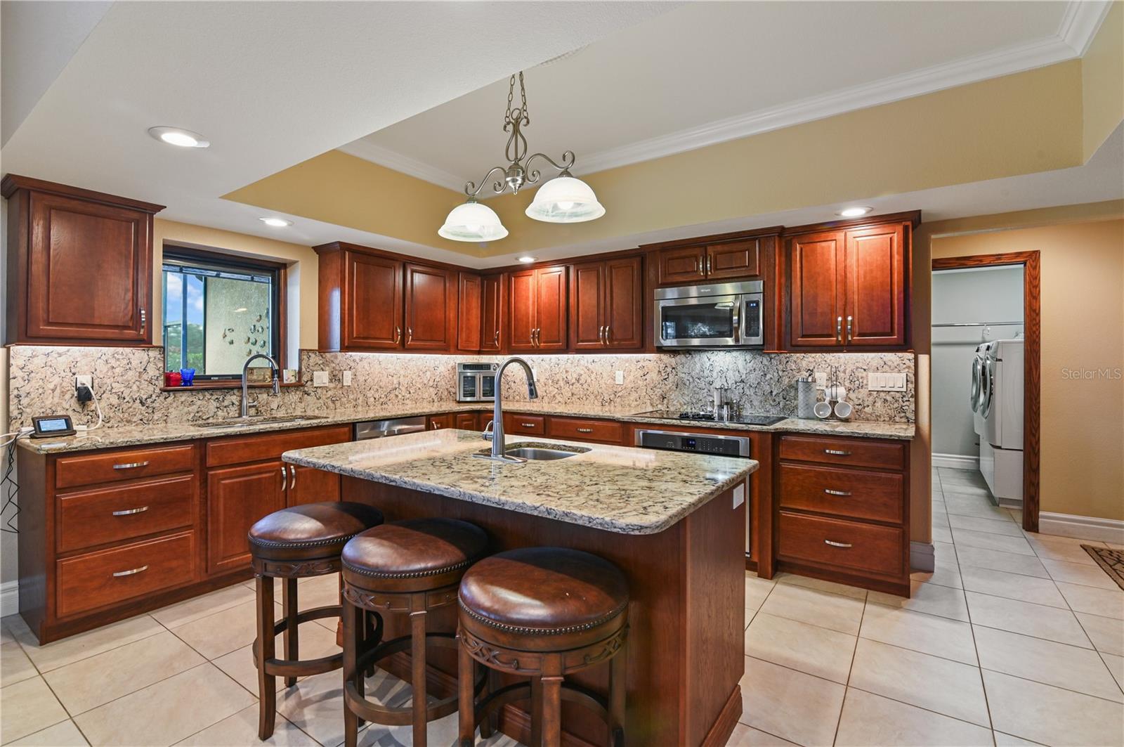 MAMMOTH GROVE - Residential