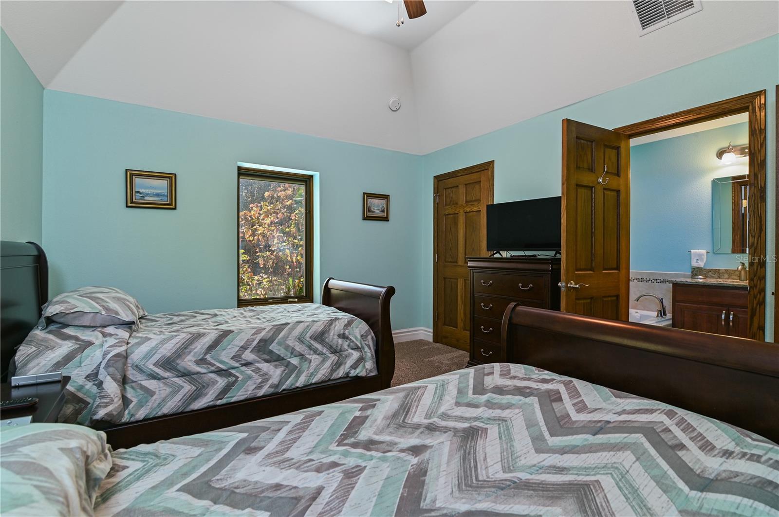MAMMOTH GROVE - Residential