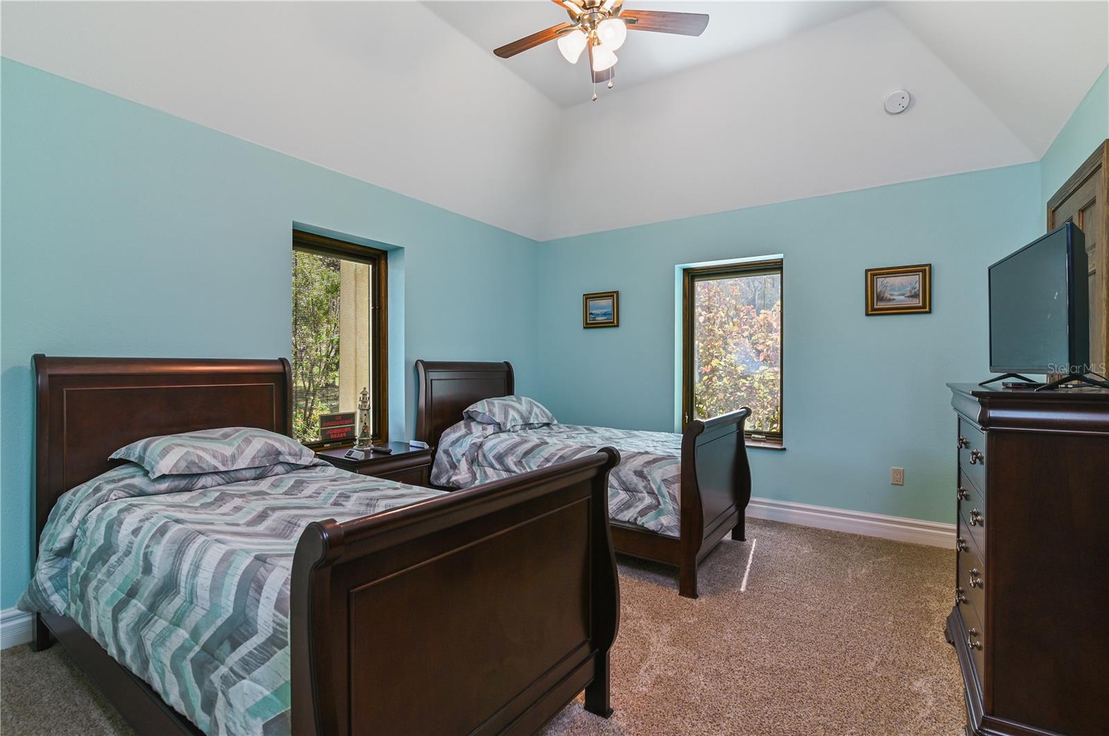 MAMMOTH GROVE - Residential