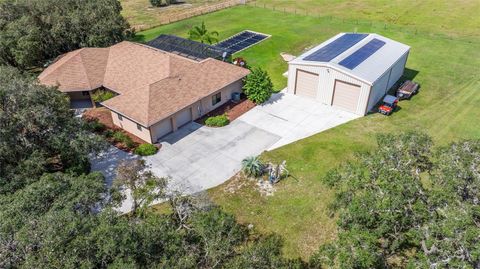 A home in LAKE WALES