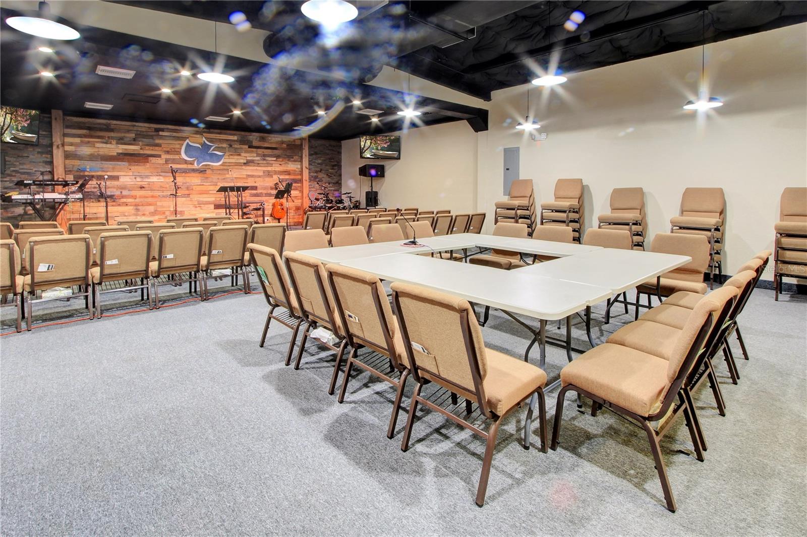 EDWARD REEVES - Commercial Sale