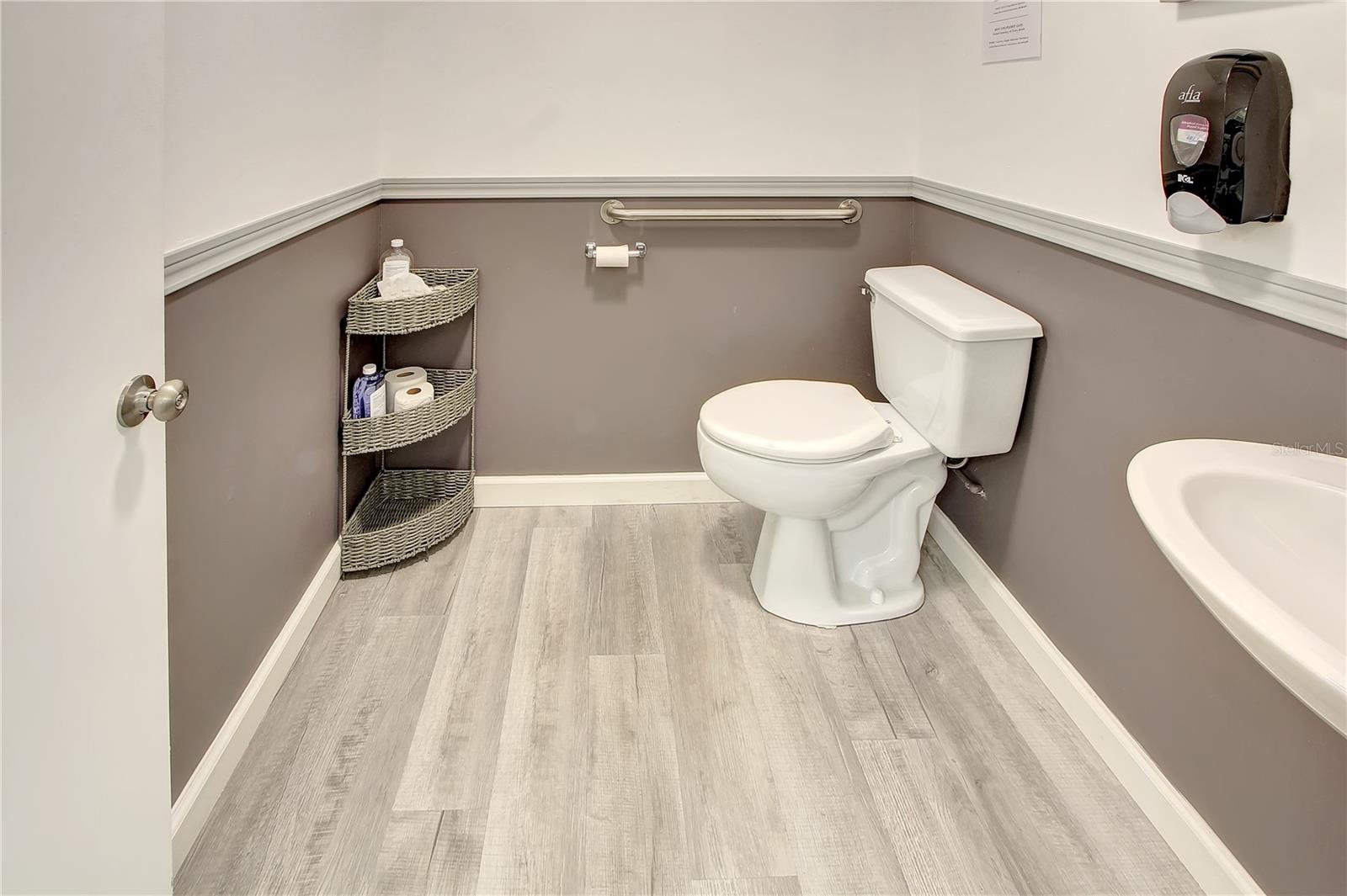 EDWARD REEVES - Commercial Sale