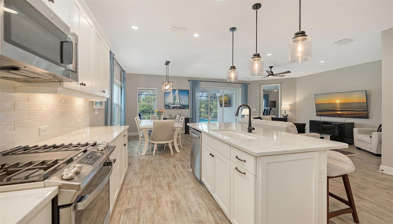 2806 BUTTERFLY JASMINE TRAIL
