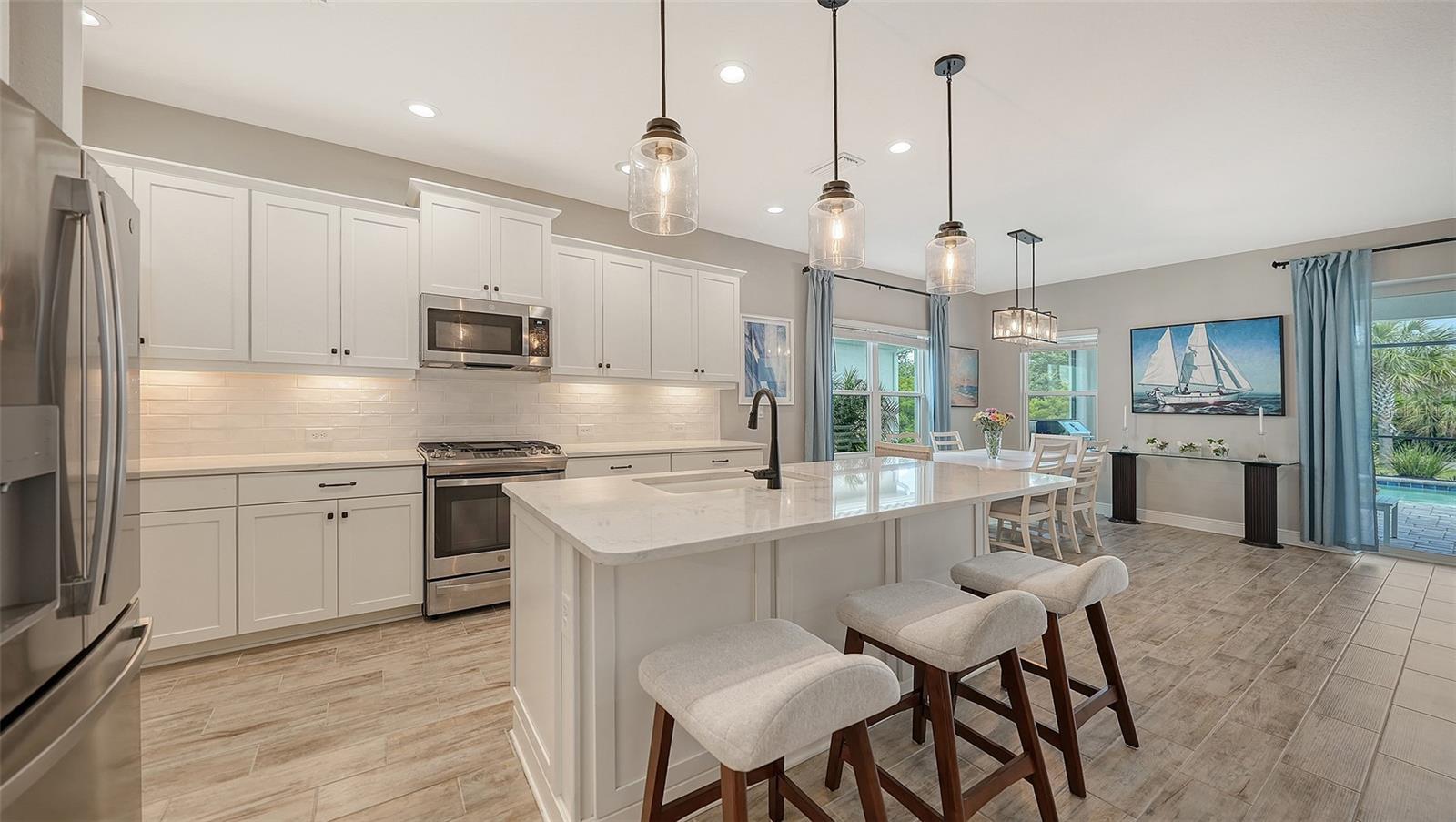 2806 BUTTERFLY JASMINE TRAIL
