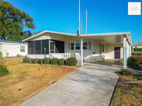 A home in LADY LAKE