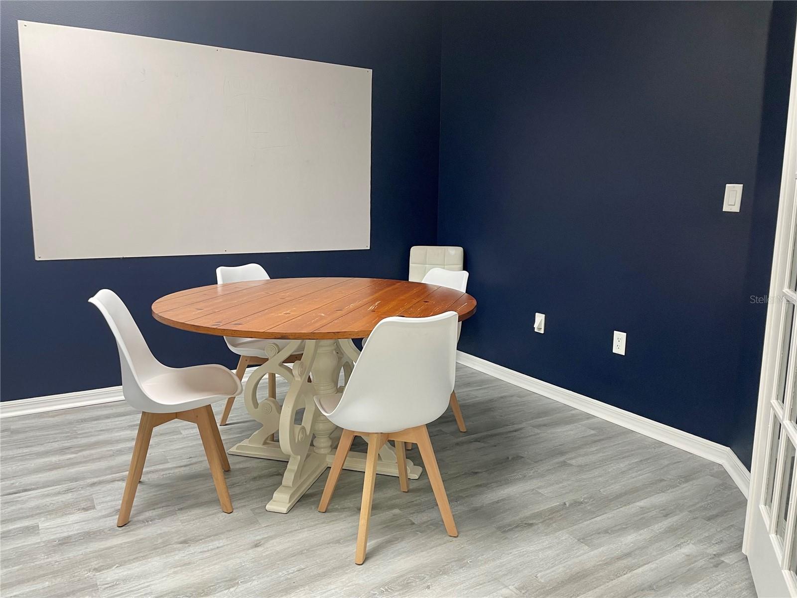 INTERNATIONAL TRADE BLDG SARASOTA - Commercial Sale