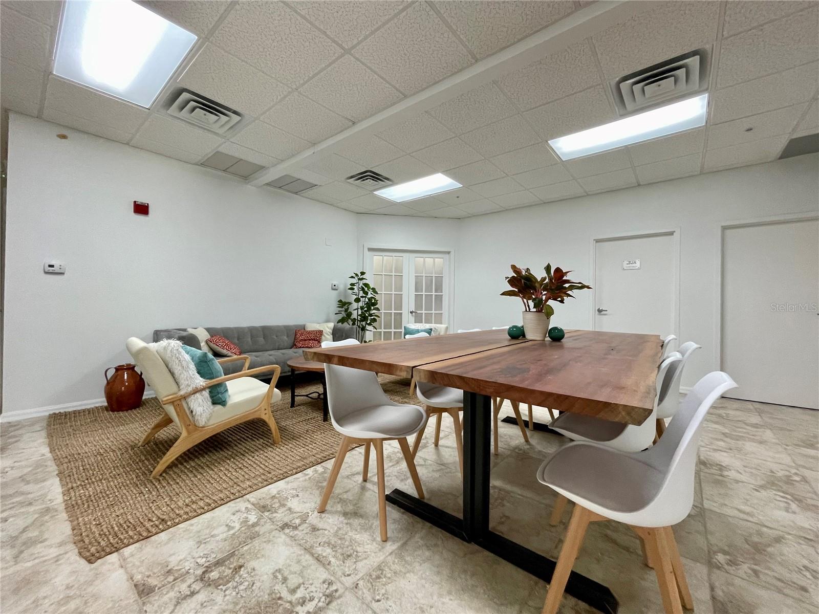 INTERNATIONAL TRADE BLDG SARASOTA - Commercial Sale