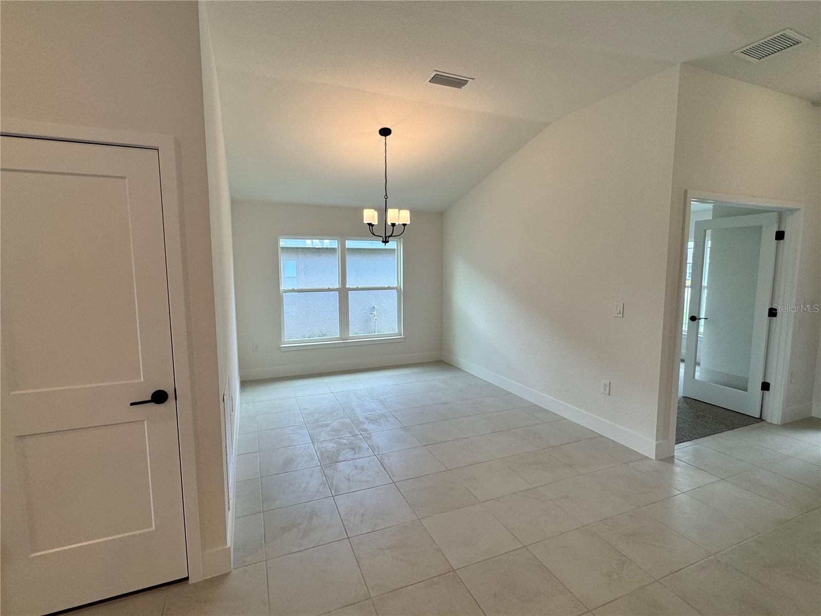 2671 AVERLAND LOOP
