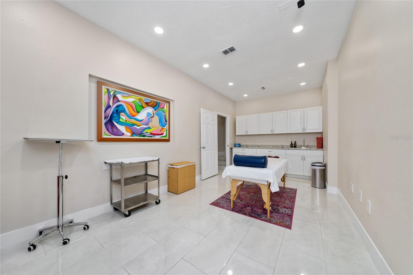 HOME EXCHANGE - Commercial Sale