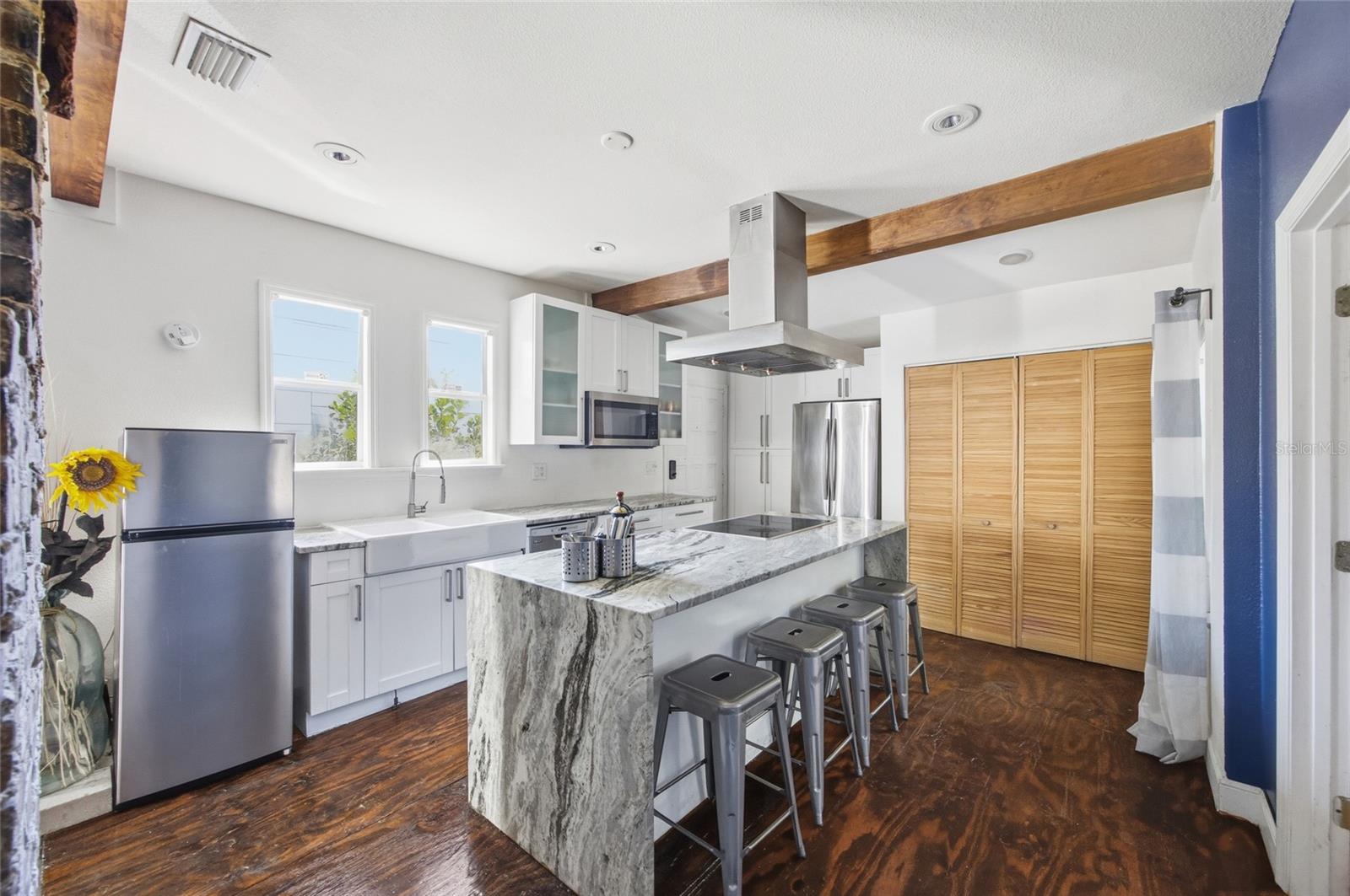 4RI | CENTRAL PARK BLKS 1 2 4 TO 12 13 14 AND 15 - Residential