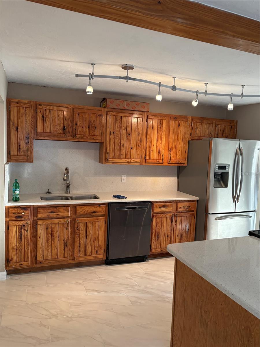 CRESTLINE - Residential Lease