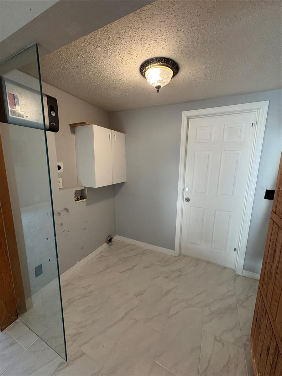 CRESTLINE - Residential Lease