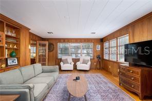 710 NE 11TH AVENUE