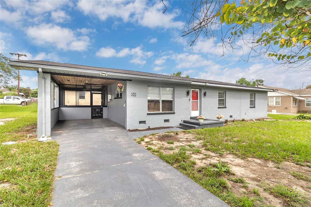 Photo of 320 S Seminole Avenue, Lake Alfred, FL 33850 (MLS # O6431270)