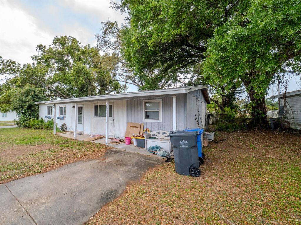 Photo of 313 Beverly Boulevard, Brandon, FL 33511 (MLS # TB8493081)